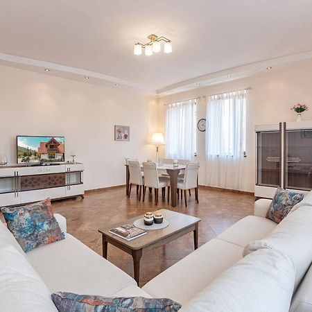 Stay Inn Apartments On Amiryan 4-6 เยเรวาน ภายนอก รูปภาพ