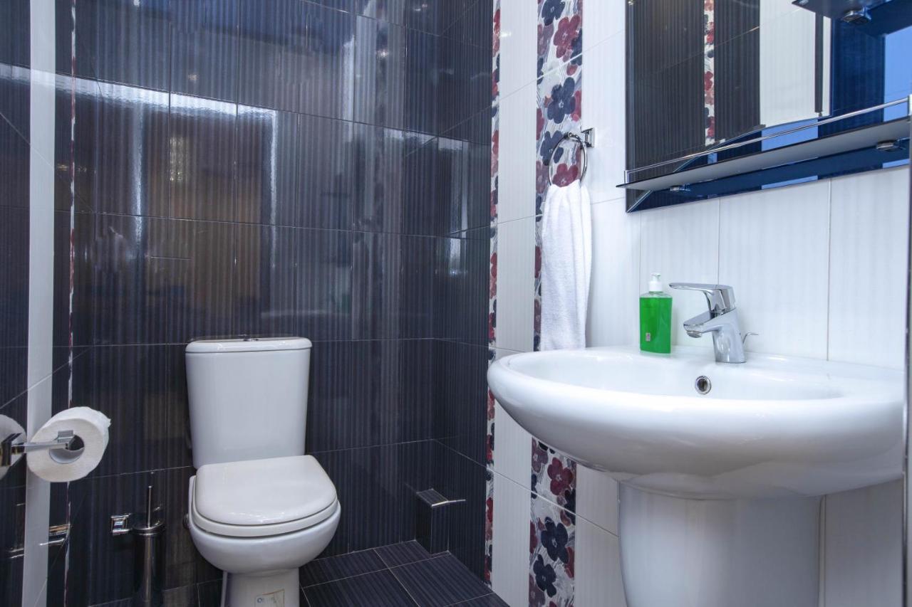 Stay Inn Apartments On Amiryan 4-6 เยเรวาน ภายนอก รูปภาพ