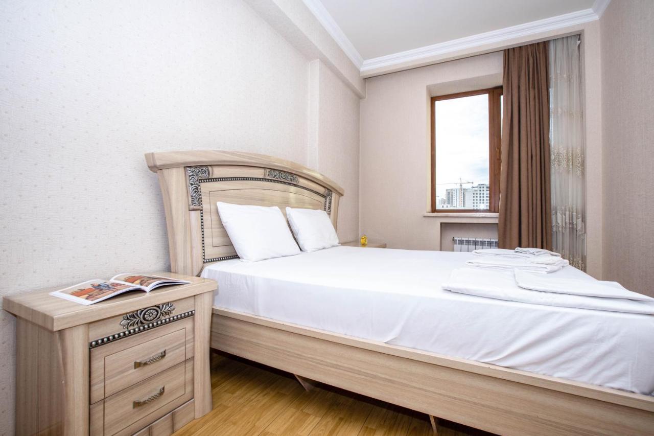 Stay Inn Apartments On Amiryan 4-6 เยเรวาน ภายนอก รูปภาพ