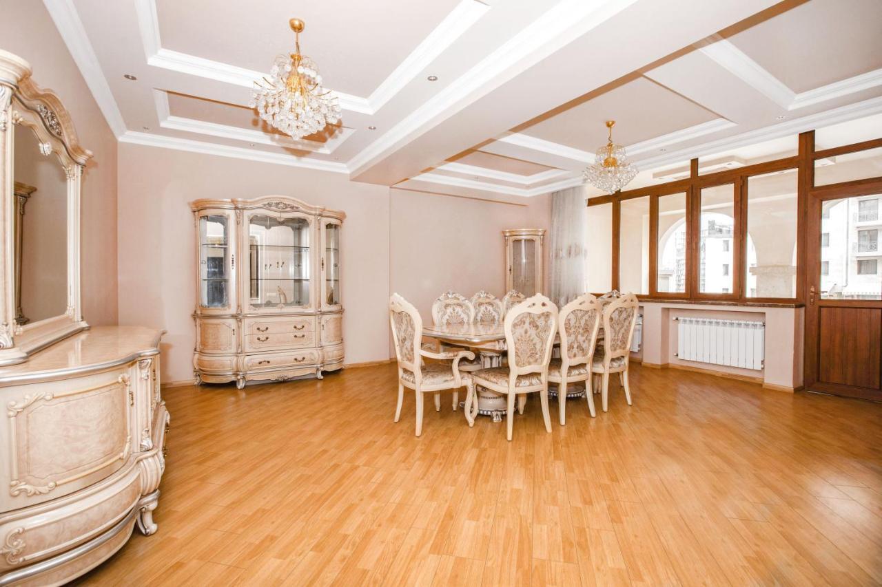 Stay Inn Apartments On Amiryan 4-6 เยเรวาน ภายนอก รูปภาพ