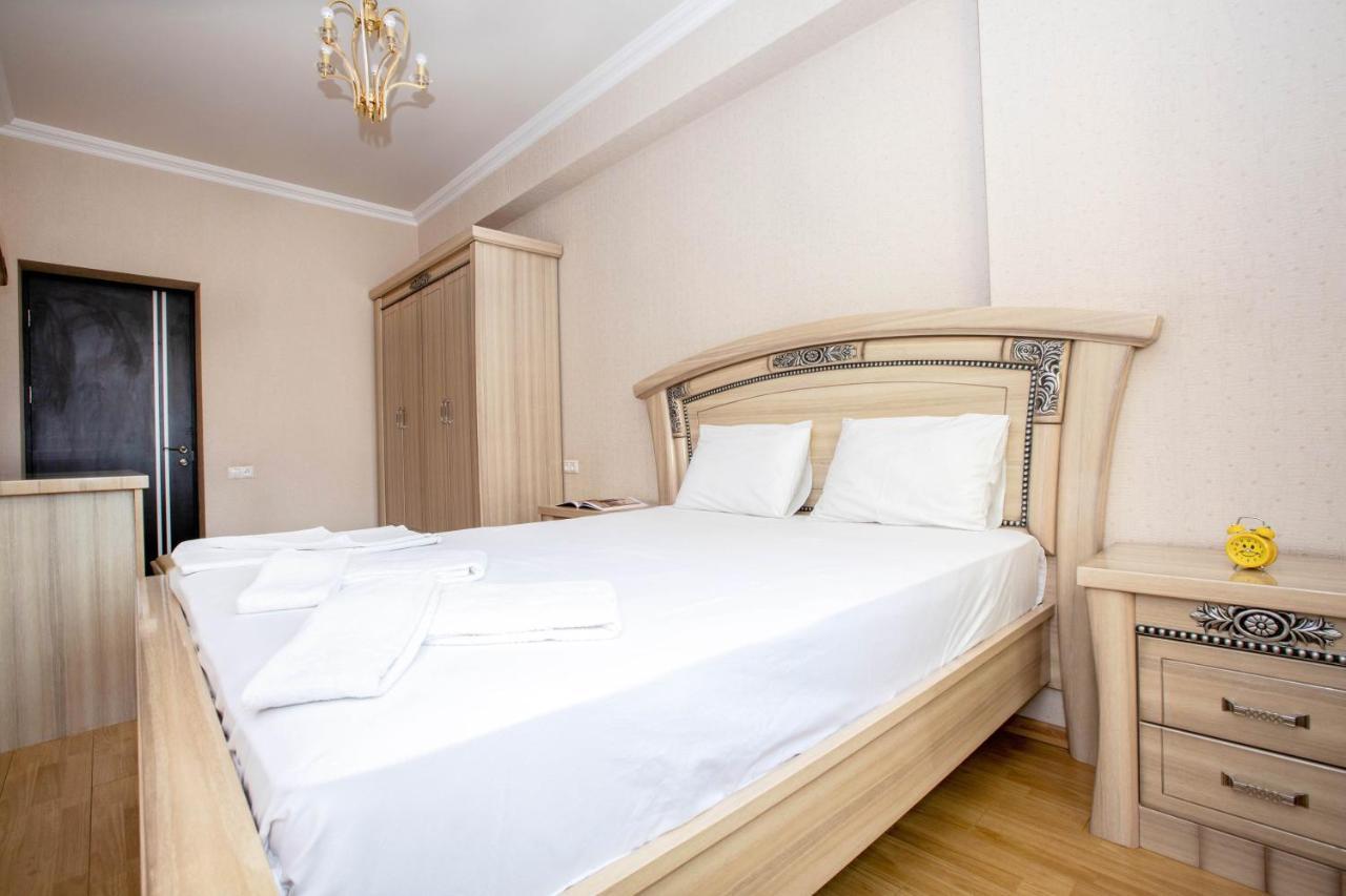 Stay Inn Apartments On Amiryan 4-6 เยเรวาน ภายนอก รูปภาพ