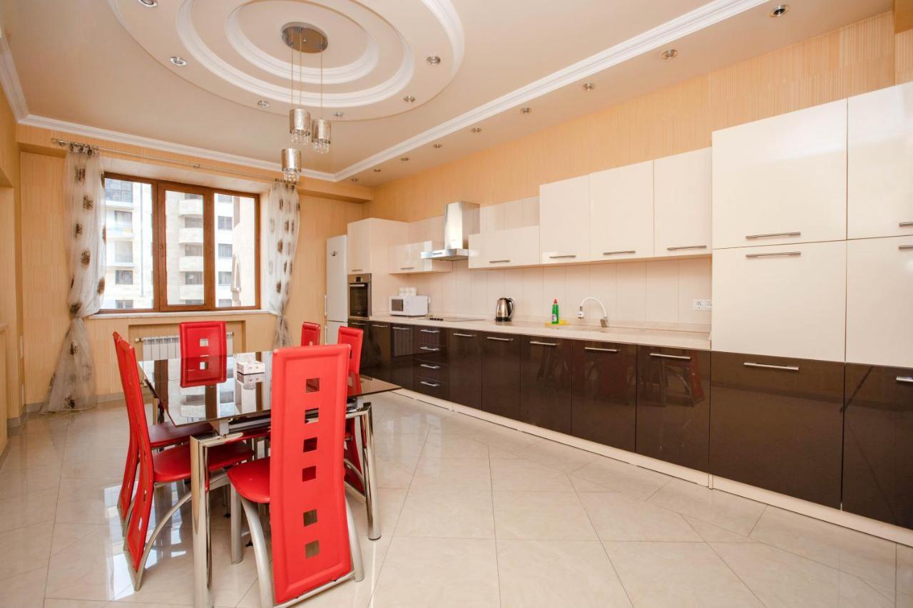 Stay Inn Apartments On Amiryan 4-6 เยเรวาน ภายนอก รูปภาพ