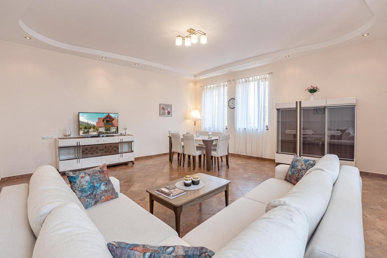 Stay Inn Apartments On Amiryan 4-6 เยเรวาน ภายนอก รูปภาพ