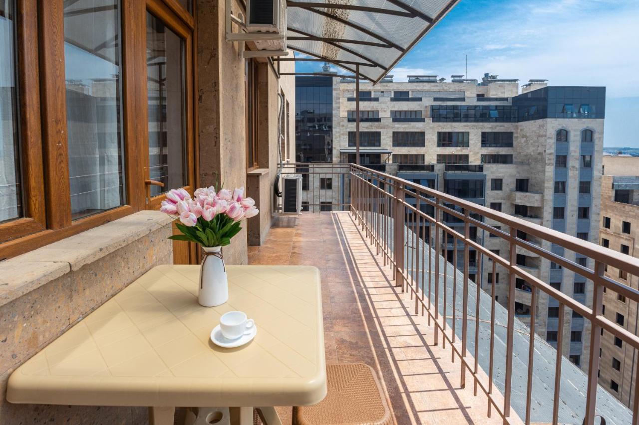 Stay Inn Apartments On Amiryan 4-6 เยเรวาน ภายนอก รูปภาพ