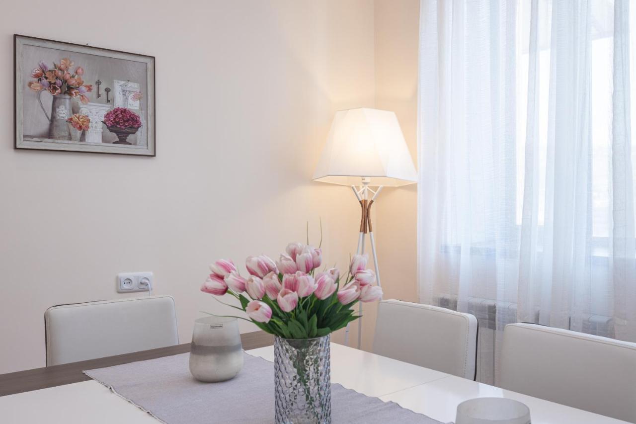 Stay Inn Apartments On Amiryan 4-6 เยเรวาน ภายนอก รูปภาพ