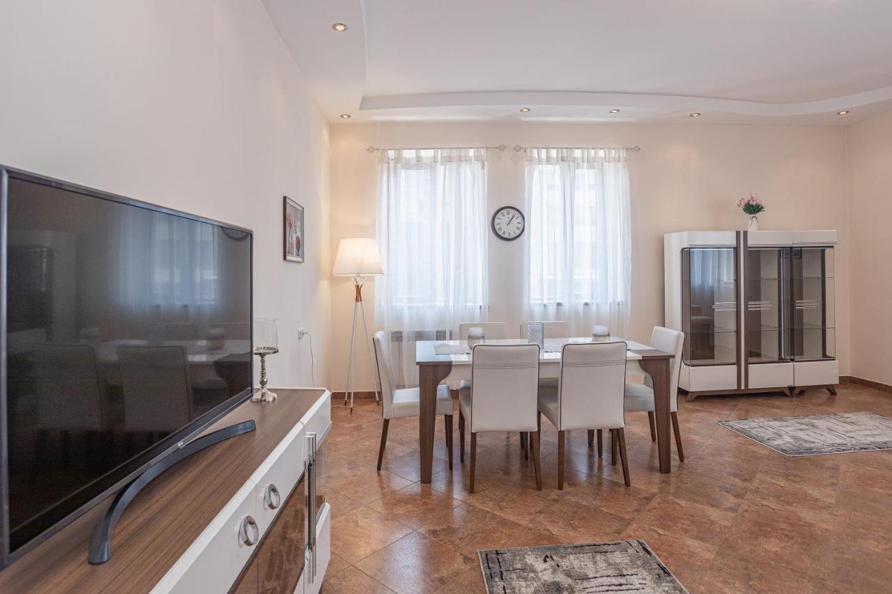 Stay Inn Apartments On Amiryan 4-6 เยเรวาน ภายนอก รูปภาพ