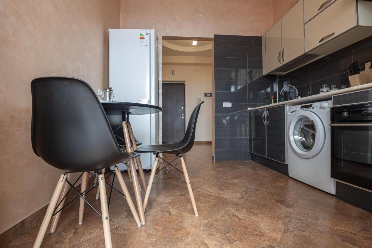 Stay Inn Apartments On Amiryan 4-6 เยเรวาน ภายนอก รูปภาพ