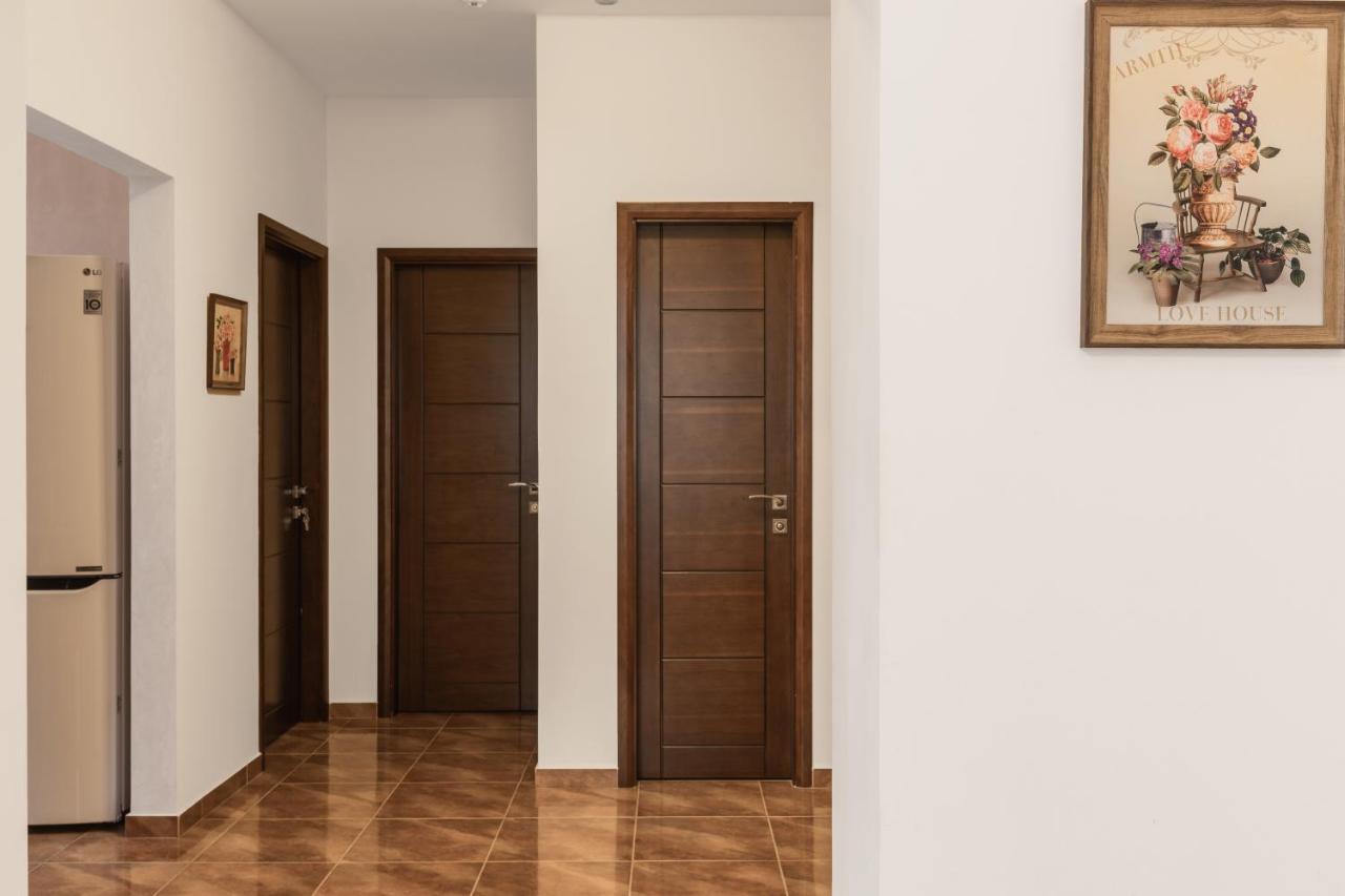 Stay Inn Apartments On Amiryan 4-6 เยเรวาน ภายนอก รูปภาพ