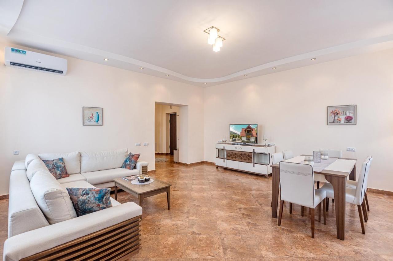 Stay Inn Apartments On Amiryan 4-6 เยเรวาน ภายนอก รูปภาพ