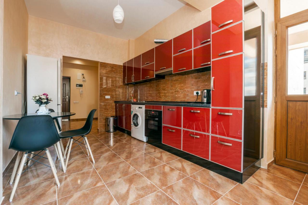 Stay Inn Apartments On Amiryan 4-6 เยเรวาน ภายนอก รูปภาพ