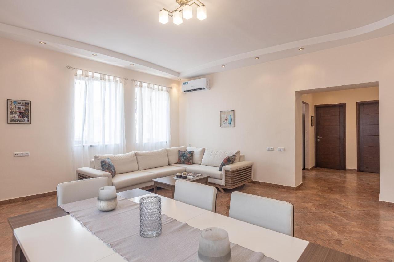 Stay Inn Apartments On Amiryan 4-6 เยเรวาน ภายนอก รูปภาพ