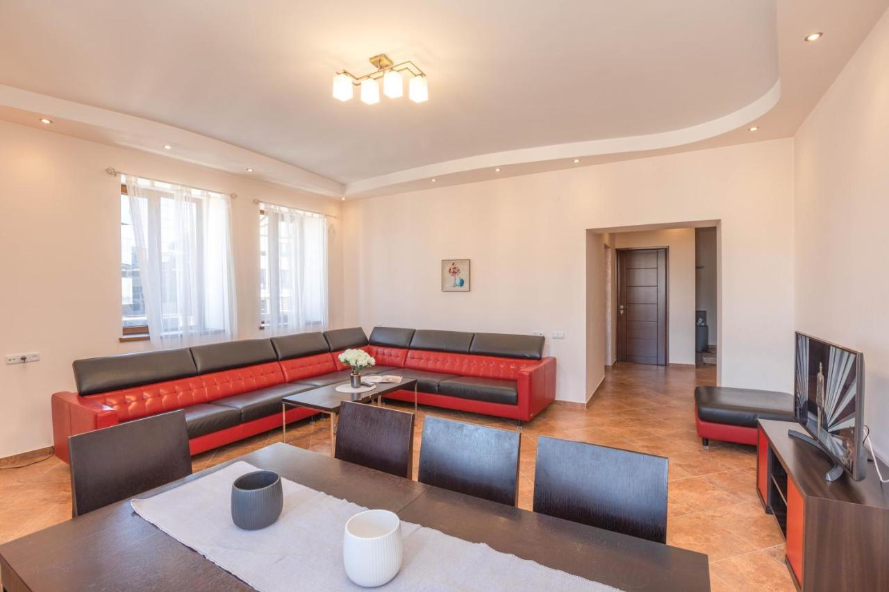 Stay Inn Apartments On Amiryan 4-6 เยเรวาน ภายนอก รูปภาพ